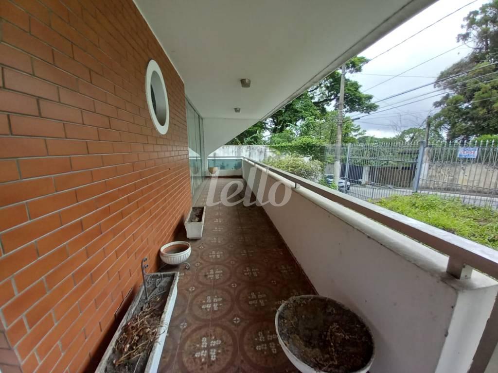 VARANDA de Casa à venda, térrea com 349 m², 4 quartos e 5 vagas em Tremembé - São Paulo