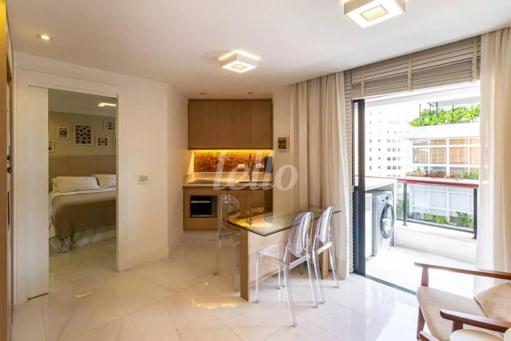 SALA E COZINHA de Apartamento para alugar, Padrão com 40 m², 1 quarto e 1 vaga em Higienópolis - São Paulo