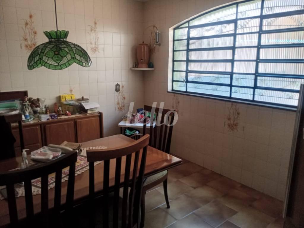 FOTO de Casa à venda, sobrado com 333 m², 4 quartos e 6 vagas em Jd. Leonor M. de Barros - São Paulo