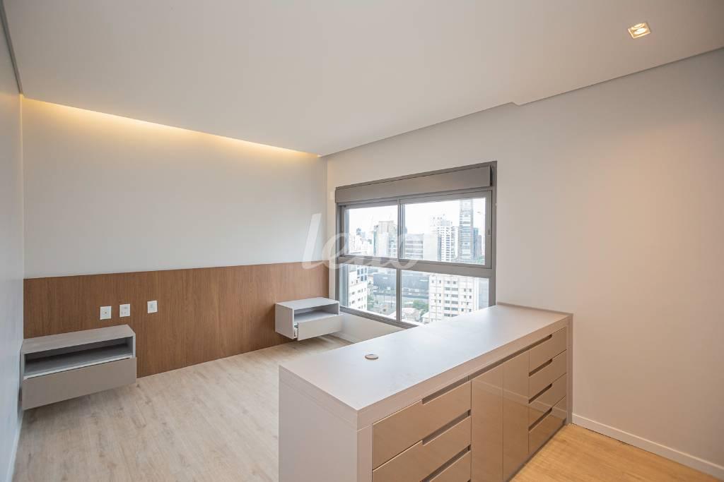 SUITE-1 de Apartamento à venda, Padrão com 154 m², 3 quartos e 3 vagas em Vila Nova Conceição - São Paulo