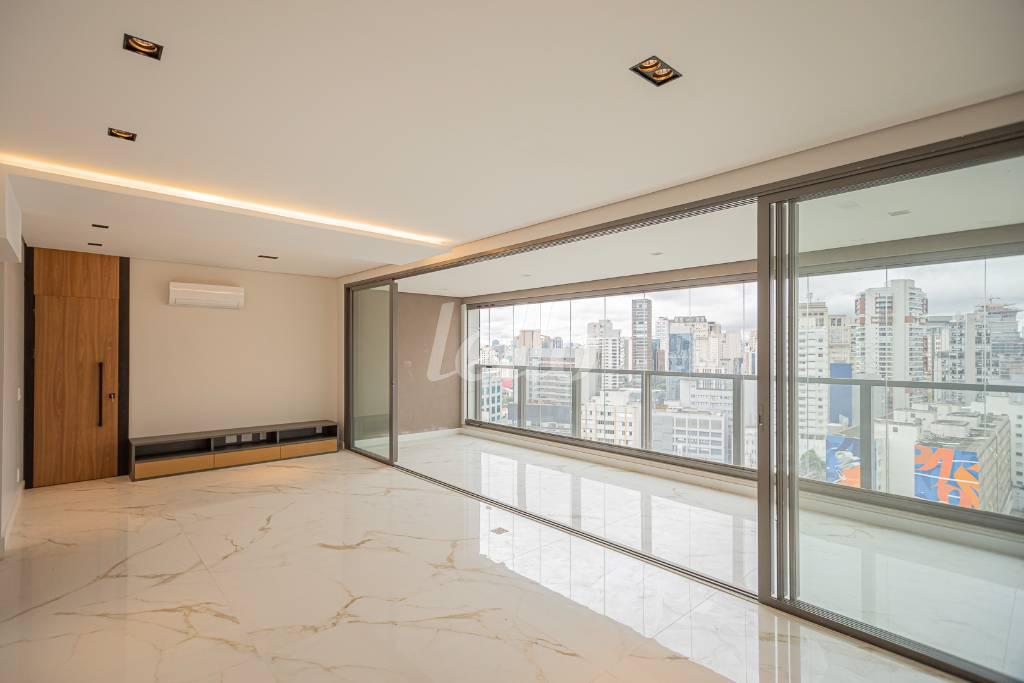 SALA de Apartamento à venda, Padrão com 154 m², 3 quartos e 3 vagas em Vila Nova Conceição - São Paulo