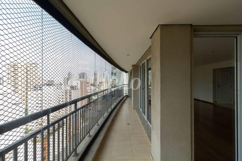VARANDA GOUMERT de Apartamento para alugar, Padrão com 221 m², 3 quartos e 4 vagas em Vila Pompeia - São Paulo