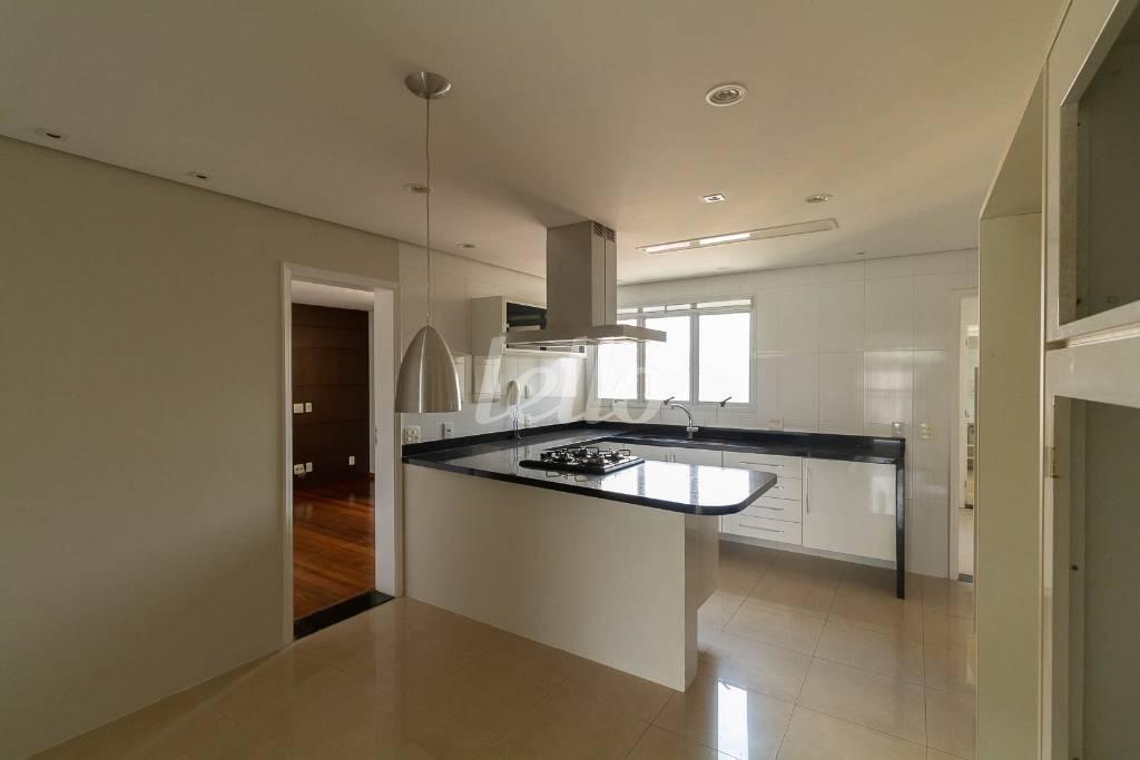 COZINHA de Apartamento para alugar, Padrão com 221 m², 3 quartos e 4 vagas em Vila Pompeia - São Paulo