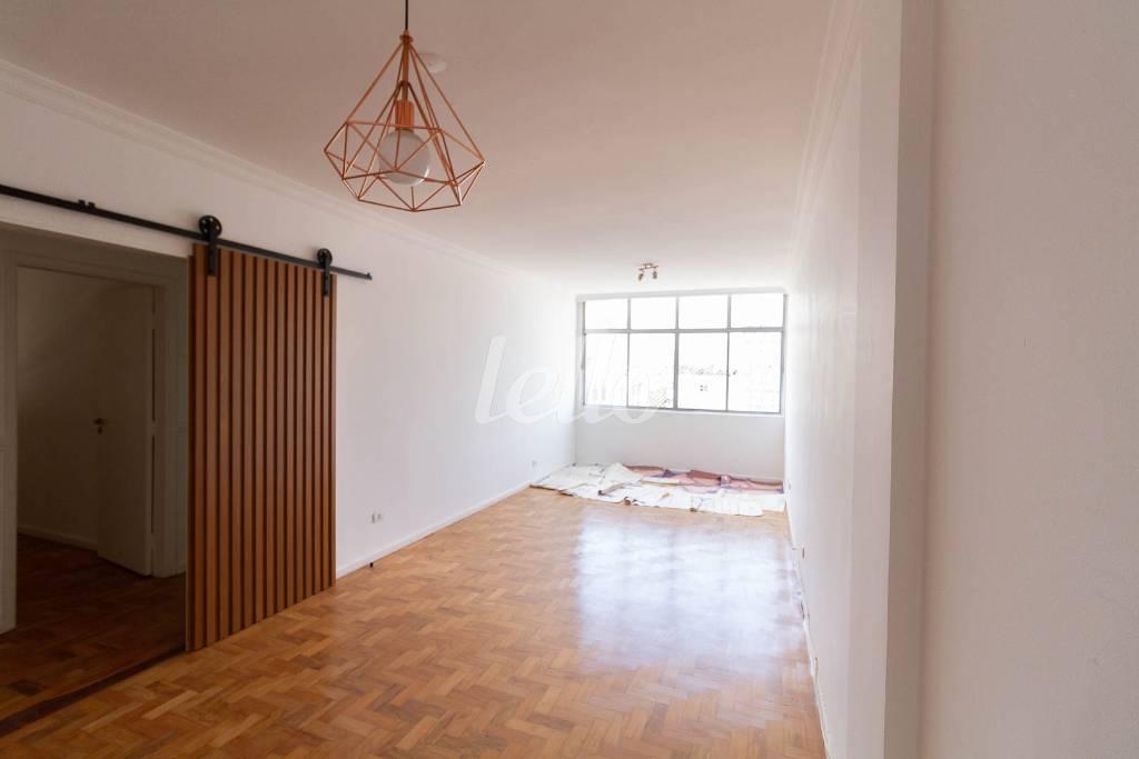 SALA de Apartamento para alugar, Padrão com 149 m², 3 quartos e 1 vaga em Cerqueira César - São Paulo