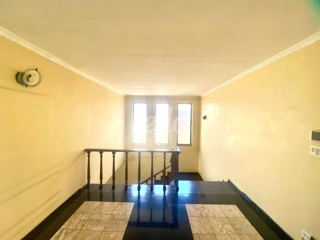 ESCADA de Casa para alugar, sobrado com 426 m², 5 quartos e 4 vagas em Jardim Marajoara - São Paulo