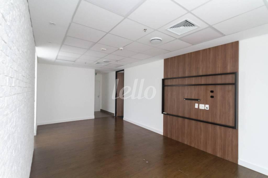 SALÃO de Sala / Conjunto para alugar, Padrão com 495 m², e 11 vagas em Pinheiros - São Paulo