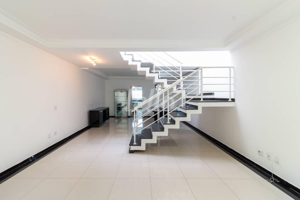 SALA de Casa à venda, sobrado com 260 m², 3 quartos e 4 vagas em Sítio da Figueira - São Paulo