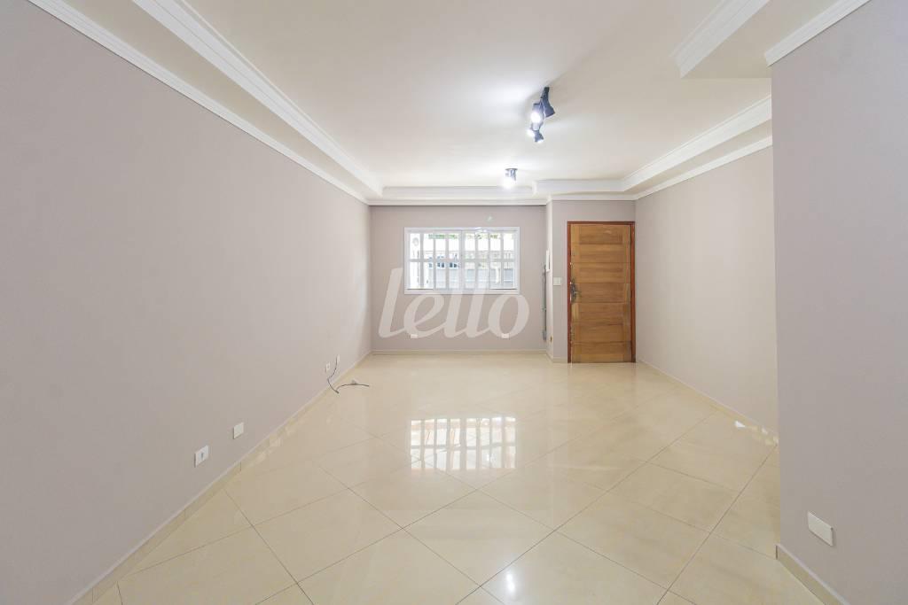 SALA de Casa para alugar, sobrado com 200 m², 4 quartos e 1 vaga em Sítio da Figueira - São Paulo