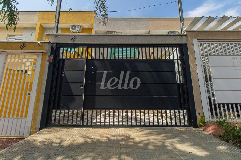 FACHADA de Casa para alugar, sobrado com 200 m², 4 quartos e 1 vaga em Sítio da Figueira - São Paulo