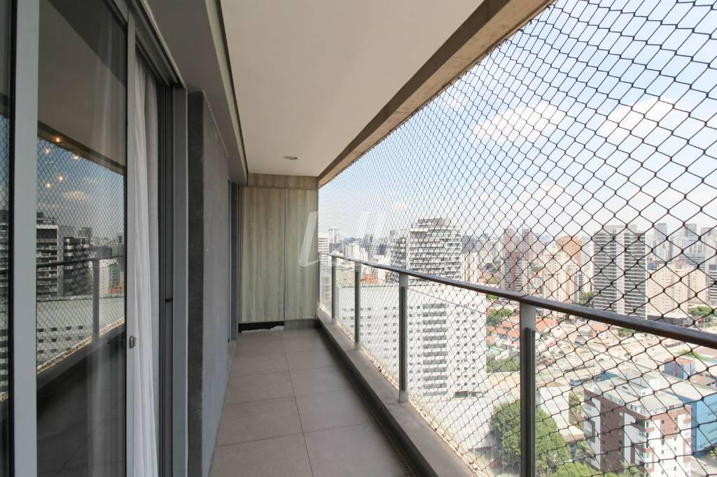VARANDA de Apartamento para alugar, Triplex com 168 m², 2 quartos e 2 vagas em Vila Nova Conceição - São Paulo