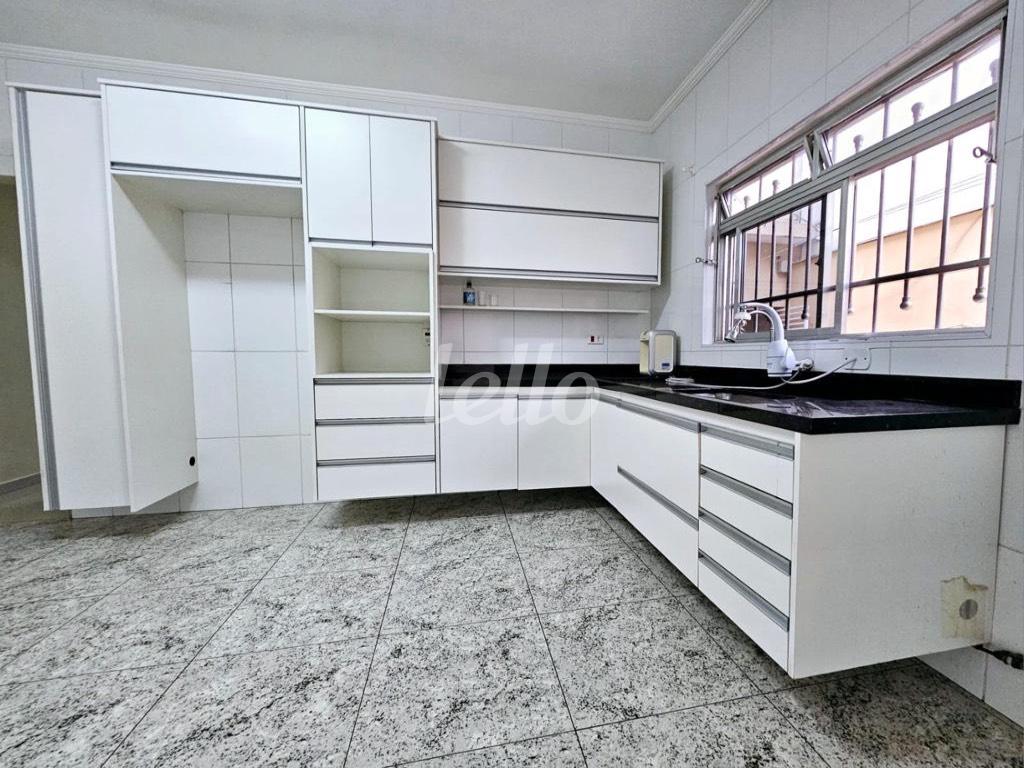 INTERIOR de Casa à venda, sobrado com 180 m², 4 quartos e 3 vagas em Vila Carioca - São Paulo