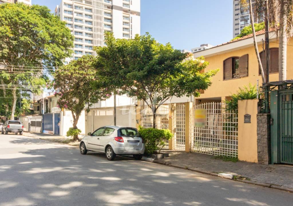 FACHADA de Casa para alugar, sobrado com 230 m², e 4 vagas em Jardim Das Acácias - São Paulo