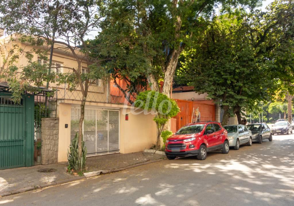 FACHADA de Casa para alugar, sobrado com 230 m², e 4 vagas em Jardim Das Acácias - São Paulo