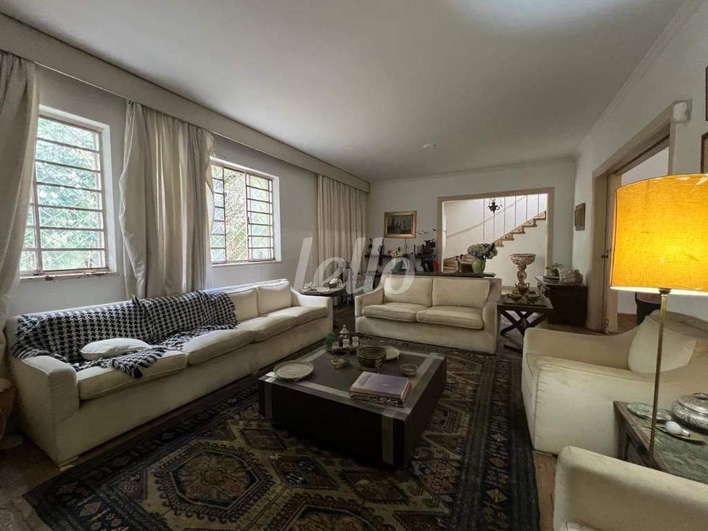 SALA de Casa à venda, sobrado com 299 m², 4 quartos e 4 vagas em Pacaembu - São Paulo