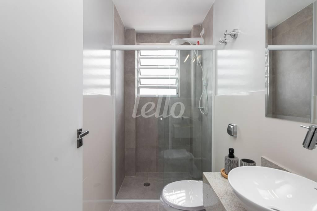 BANHEIRO de Apartamento para alugar, Padrão com 40 m², 1 quarto e 1 vaga em Aclimação - São Paulo