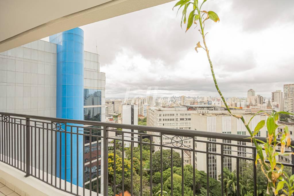 VARANDA de Apartamento para alugar, Padrão com 64 m², 2 quartos e 1 vaga em Bela Vista - São Paulo