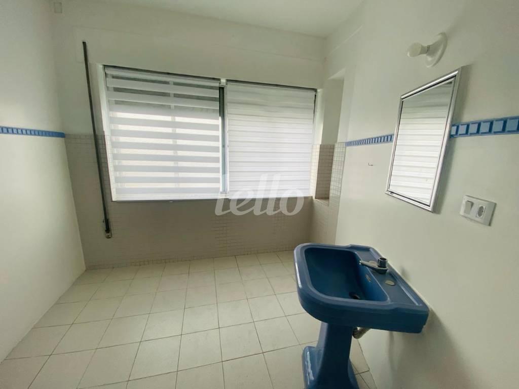 BANHEIRO SOCIAL de Apartamento para alugar, Padrão com 150 m², 3 quartos e em República - São Paulo
