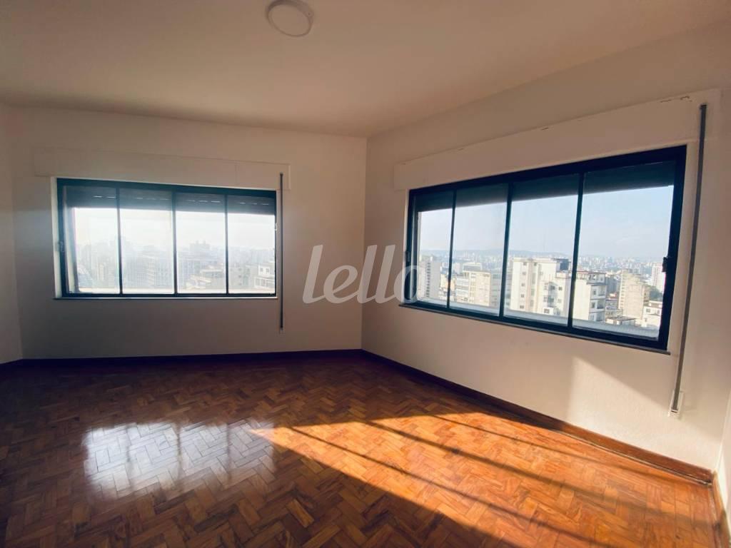 SALA 2 AMBIENTES de Apartamento para alugar, Padrão com 150 m², 3 quartos e em República - São Paulo