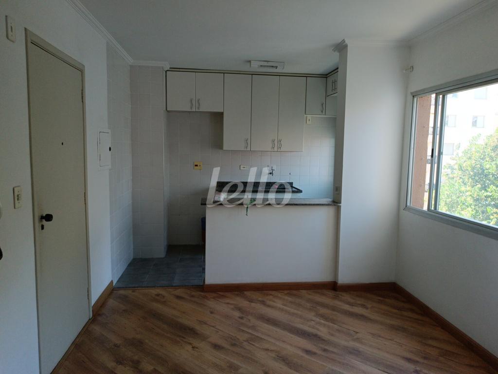 SALA de Apartamento à venda, Padrão com 42 m², 2 quartos e 1 vaga em Vila Mazzei - São Paulo