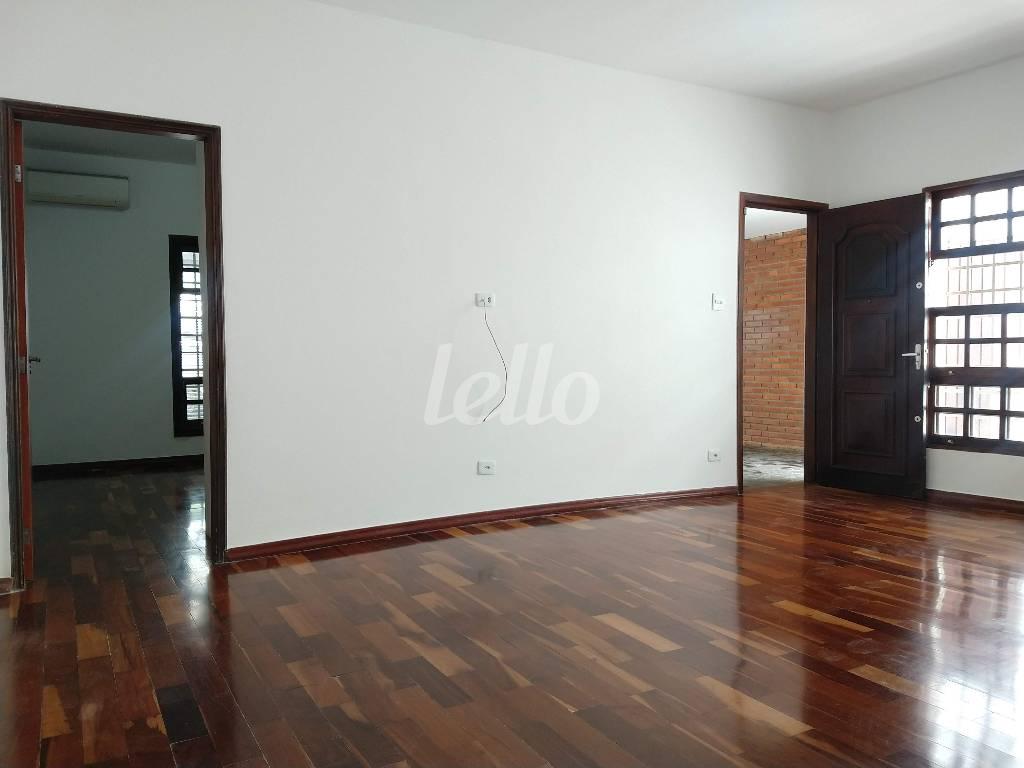 SALA 2 AMBIENTES de Casa à venda, térrea com 143 m², 3 quartos e 2 vagas em Vila Mesquita - São Paulo