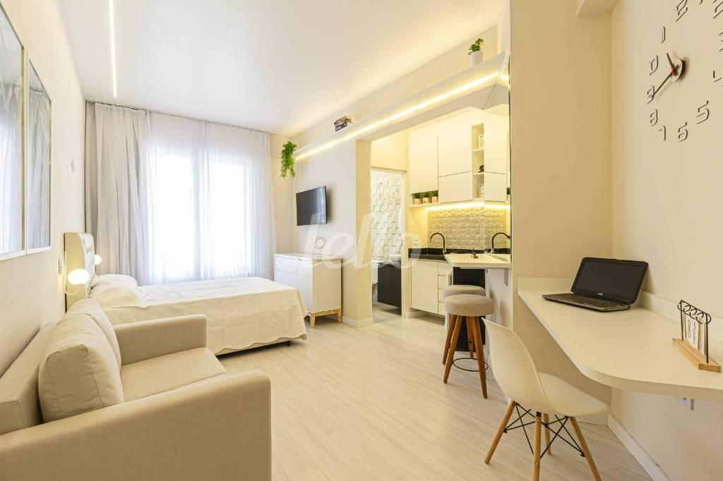 DORMITORIO de Apartamento para alugar, Padrão com 24 m², 1 quarto e em Centro - São Paulo