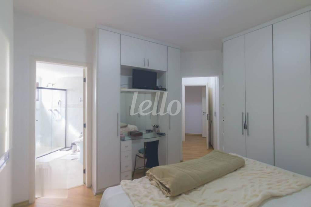 SUITE MASTER de Apartamento para alugar, Padrão com 210 m², 3 quartos e 3 vagas em Campo Belo - São Paulo