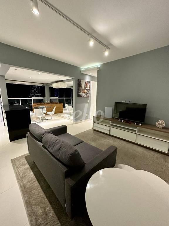 LIVING de Apartamento à venda, Padrão com 69 m², 2 quartos e 2 vagas em Vila Gertrudes - São Paulo