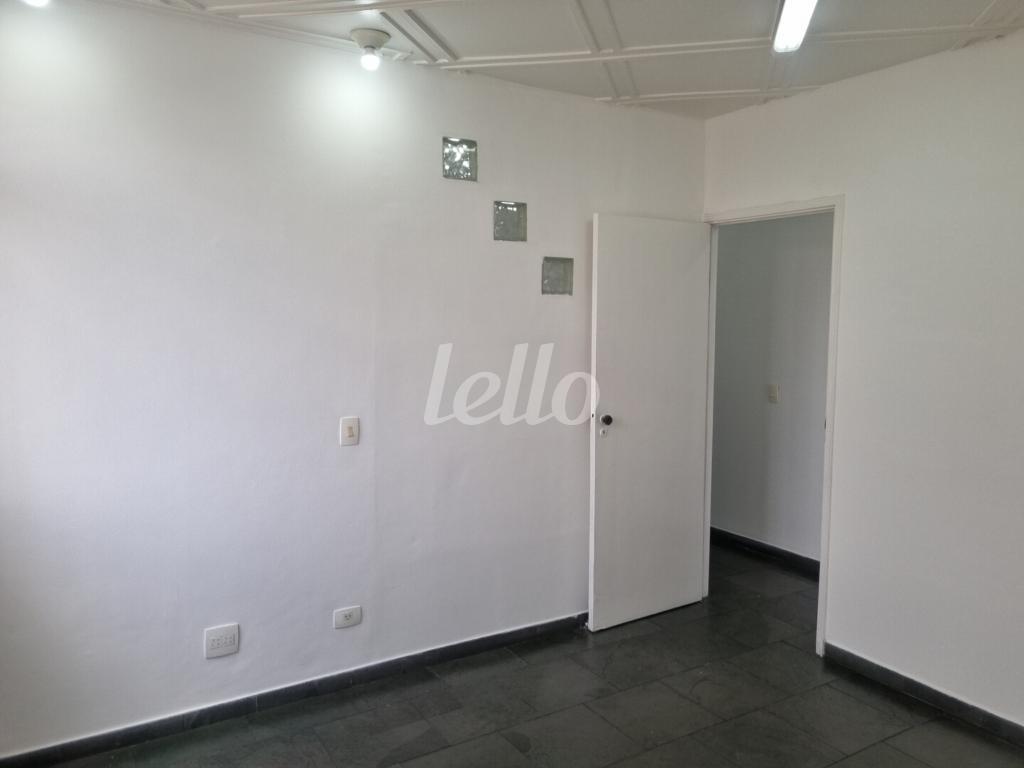 2-SALA DO MEIO de Sala / Conjunto para alugar, Padrão com 50 m², e 1 vaga em Campestre - Santo André
