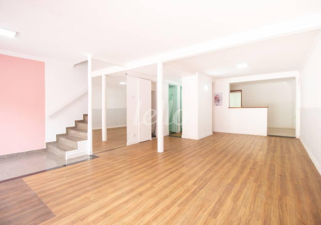 SALA de Casa para alugar, sobrado com 130 m², e 2 vagas em Vila Progredior - São Paulo