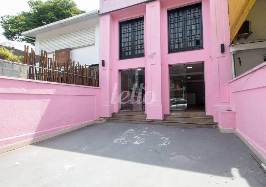 FACHADA de Casa para alugar, sobrado com 130 m², e 2 vagas em Vila Progredior - São Paulo
