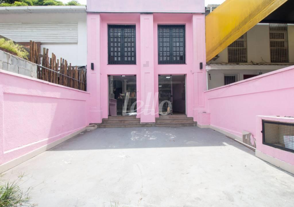 FACHADA de Casa para alugar, sobrado com 130 m², e 2 vagas em Vila Progredior - São Paulo