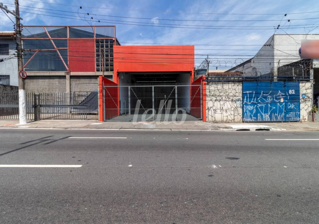 FACHADA de Galpão/Armazém para alugar, Padrão com 300 m², e 2 vagas em Tatuapé - São Paulo