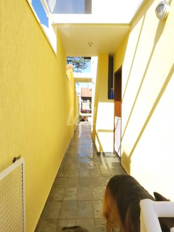 CORREDOR LATERAL de Casa à venda, assobradada com 202 m², 3 quartos e 3 vagas em Vila Floresta - Santo André