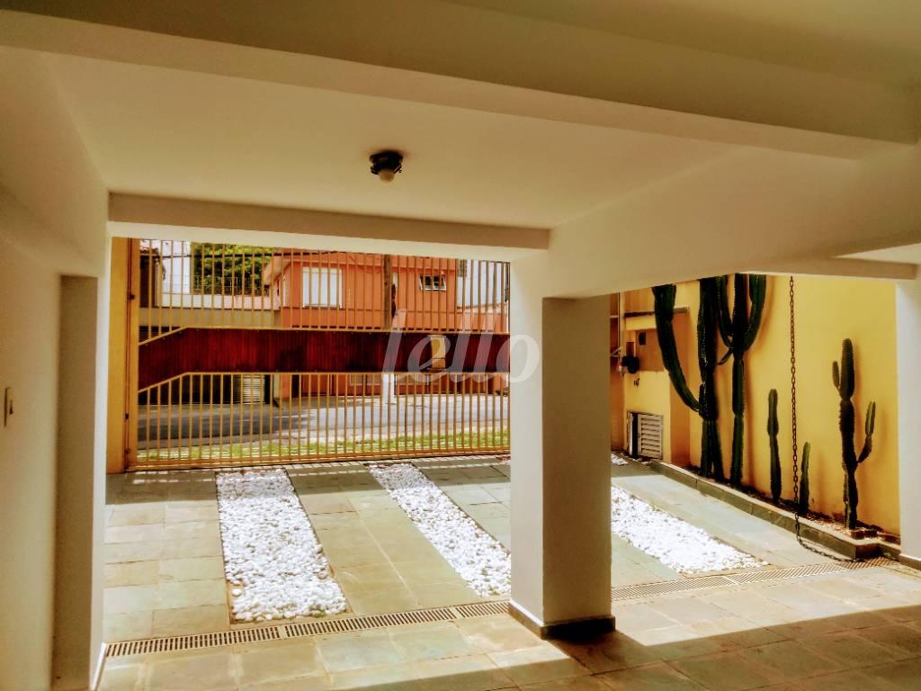 GARAGEM de Casa à venda, térrea com 137 m², 3 quartos e 4 vagas em Planalto Paulista - São Paulo