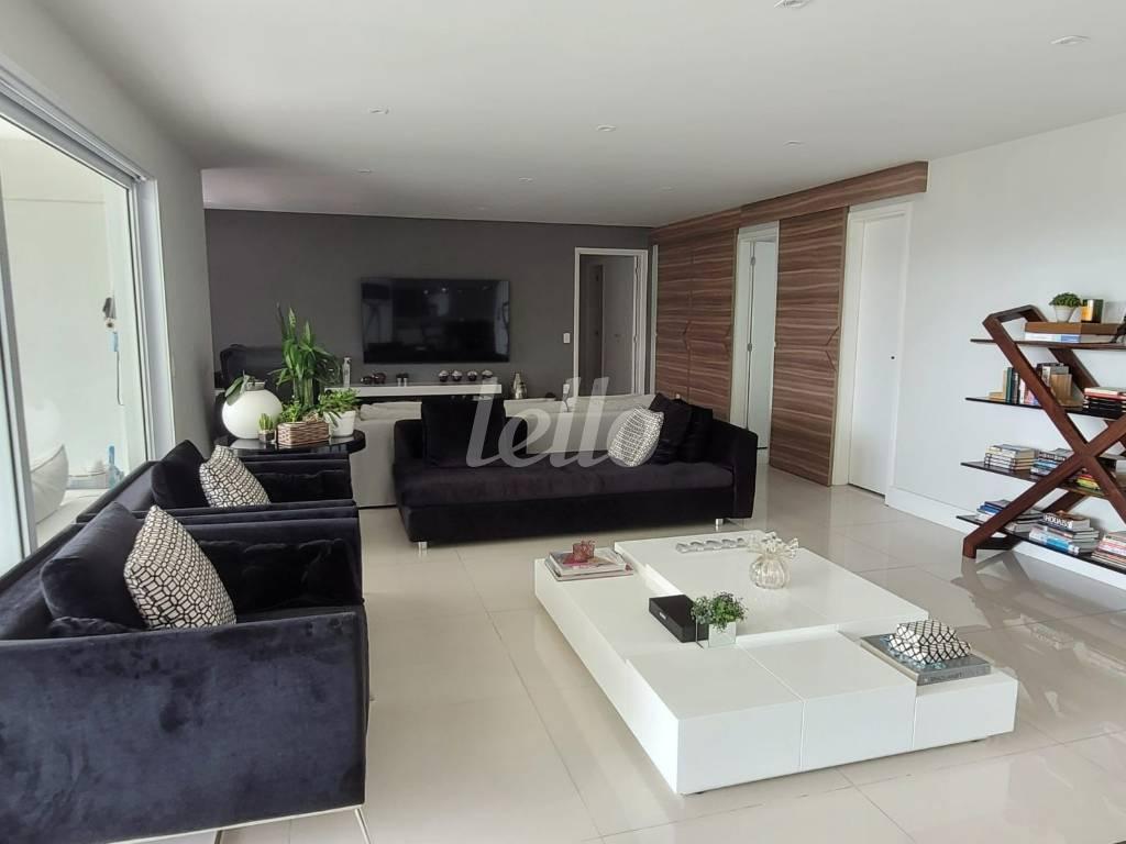 SALA 2 AMBIENTES de Apartamento para alugar, Padrão com 285 m², 3 quartos e 3 vagas em Água Branca - São Paulo