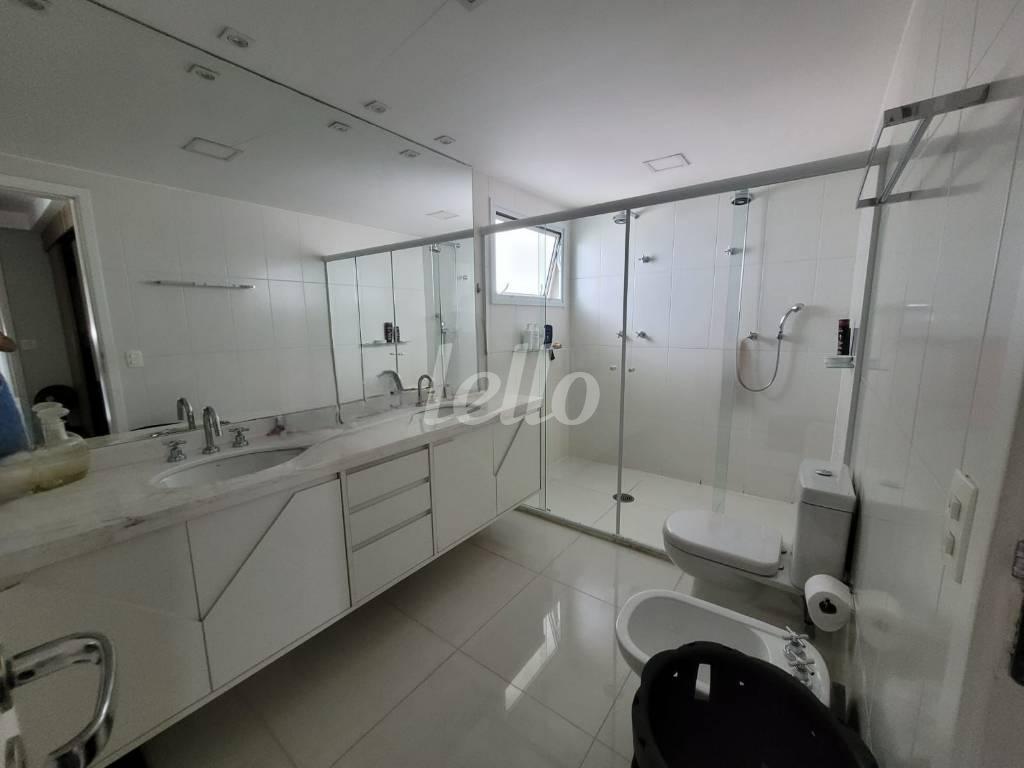 BANHEIRO SUÍTE 1 de Apartamento para alugar, Padrão com 285 m², 3 quartos e 3 vagas em Água Branca - São Paulo