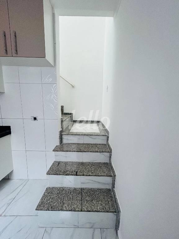 ESCADA COBERTURA de Apartamento à venda, Padrão com 96 m², 2 quartos e 2 vagas em Vila Scarpelli - Santo André