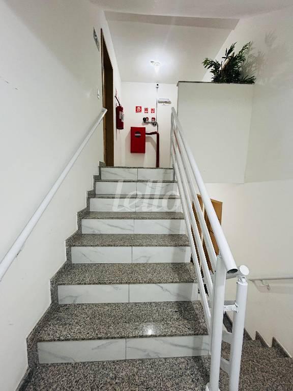 ESCADA ENTRADA de Apartamento à venda, Padrão com 96 m², 2 quartos e 2 vagas em Vila Scarpelli - Santo André