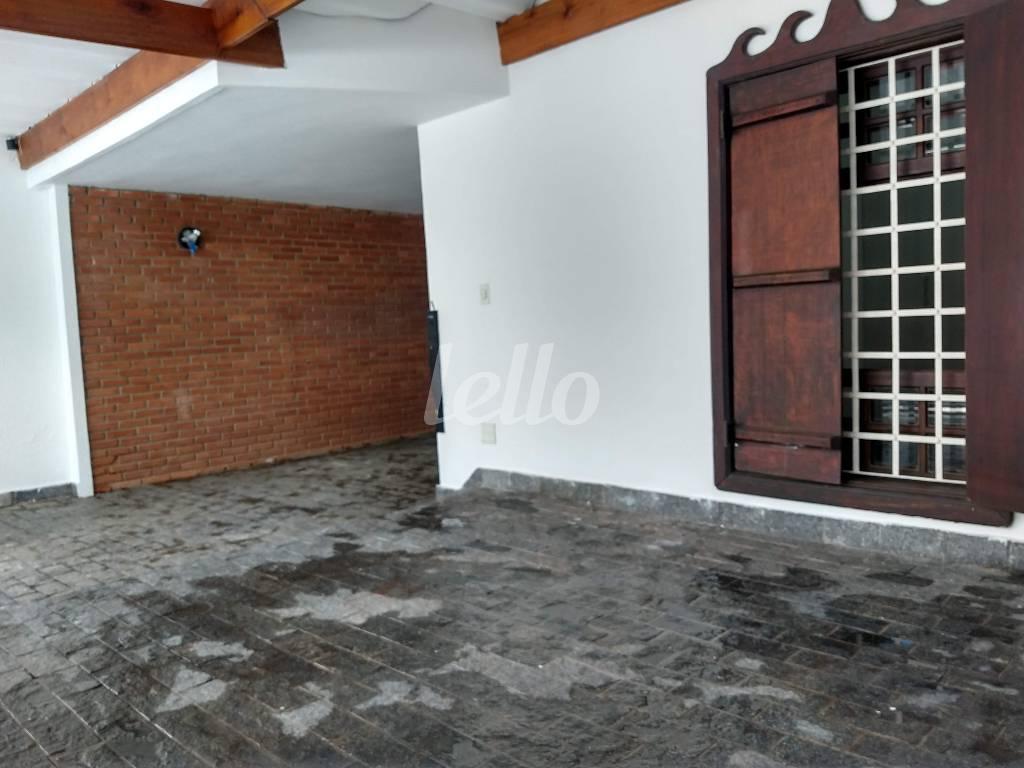 GARAGEM de Casa à venda, térrea com 143 m², 3 quartos e 2 vagas em Vila Mesquita - São Paulo