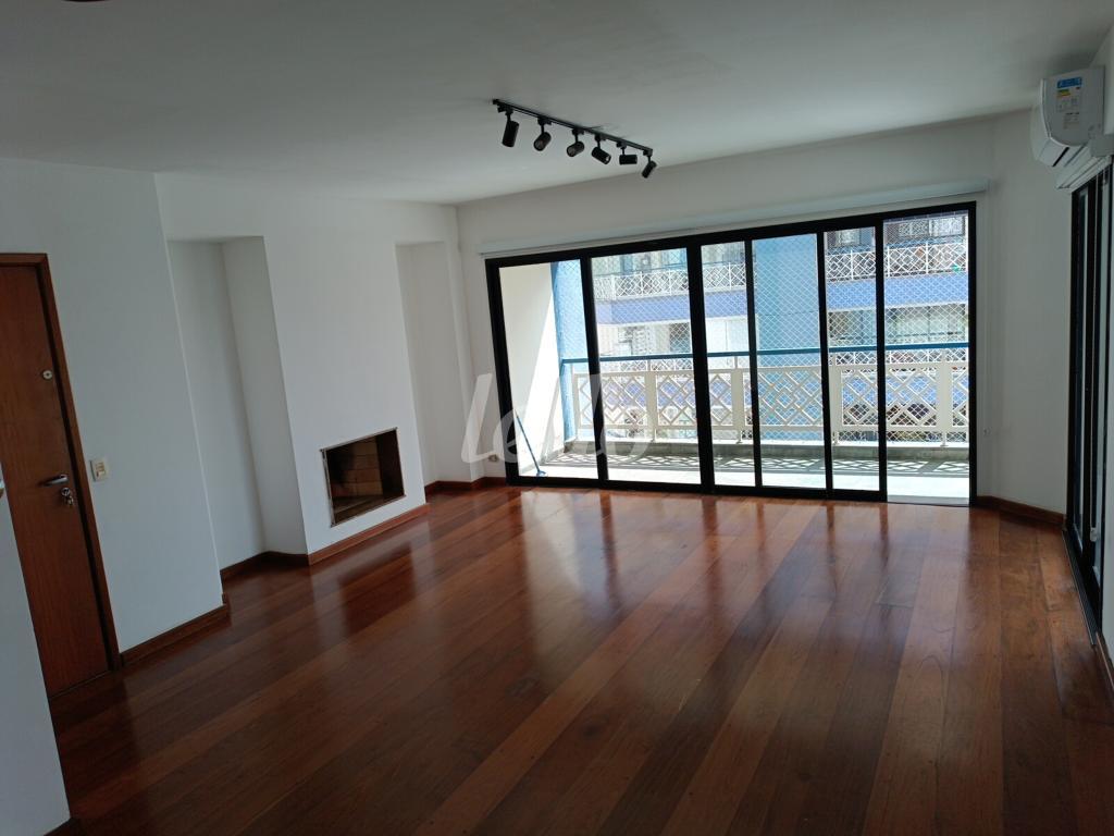 5-SALA-001.JPG de Apartamento para alugar, Padrão com 141 m², 4 quartos e 3 vagas em Vila Gomes Cardim - São Paulo