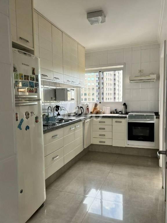 COZINHA de Apartamento para alugar, Padrão com 109 m², 2 quartos e 3 vagas em Itaim Bibi - São Paulo
