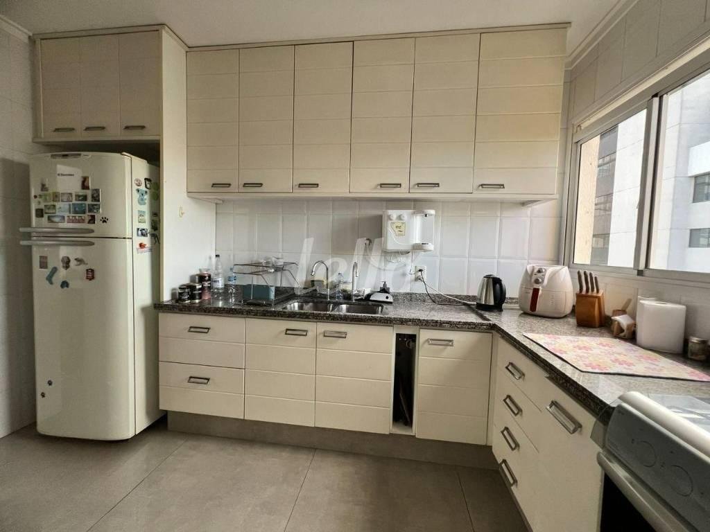 COZINHA de Apartamento para alugar, Padrão com 109 m², 2 quartos e 3 vagas em Itaim Bibi - São Paulo