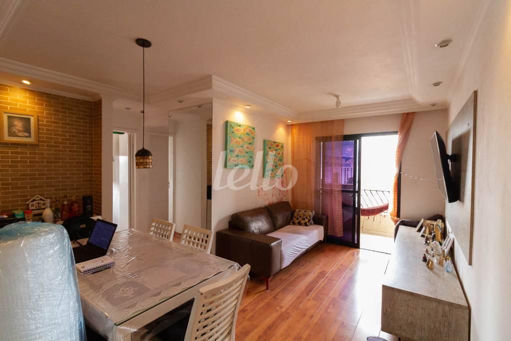 SALA de Apartamento para alugar, Padrão com 62 m², 2 quartos e 1 vaga em Vila Romero - São Paulo