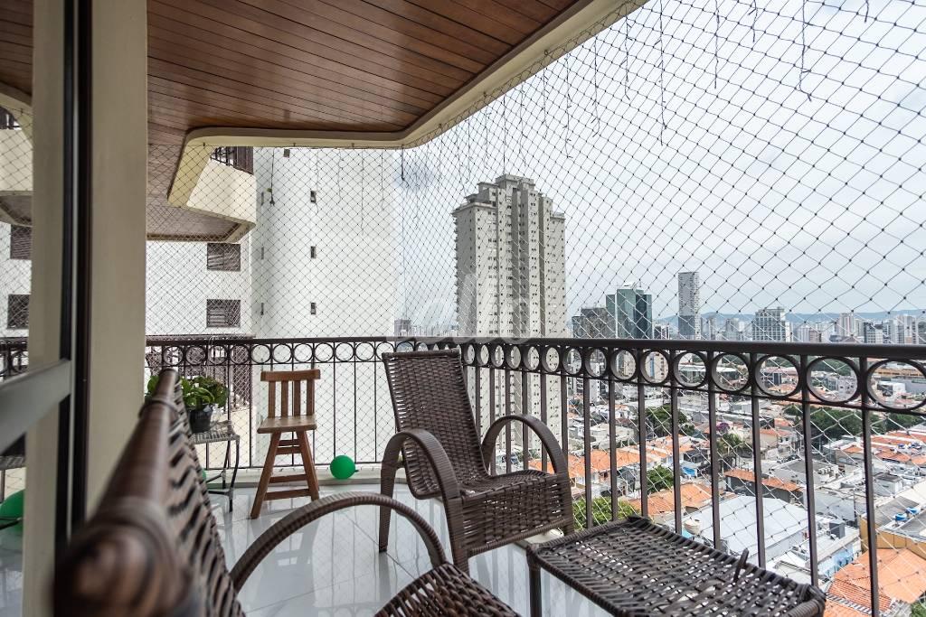 SACADA de Apartamento para alugar, Padrão com 149 m², 4 quartos e 3 vagas em Vila Gomes Cardim - São Paulo