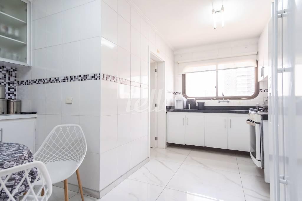 COZINHA de Apartamento para alugar, Padrão com 149 m², 4 quartos e 3 vagas em Vila Gomes Cardim - São Paulo