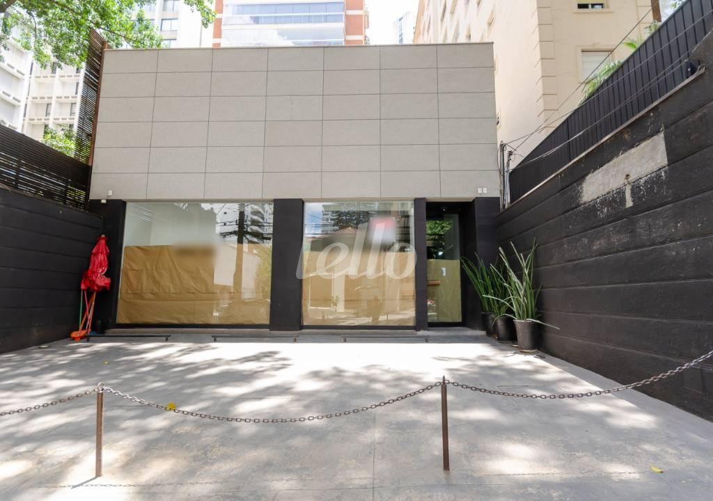 FACHADA de Loja para alugar, Padrão com 210 m², e 2 vagas em Consolação - São Paulo