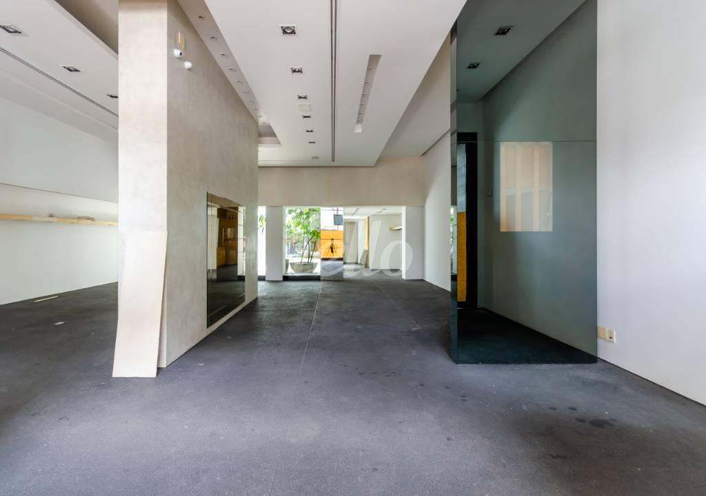 SALA de Loja para alugar, Padrão com 210 m², e 2 vagas em Consolação - São Paulo