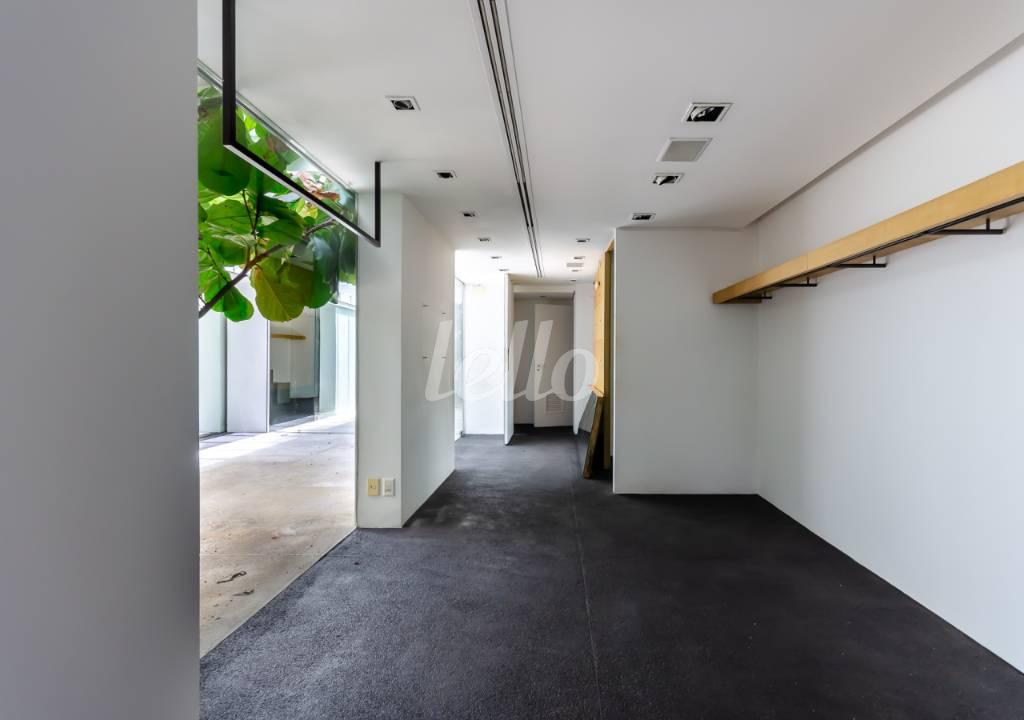 SALA de Loja para alugar, Padrão com 210 m², e 2 vagas em Consolação - São Paulo