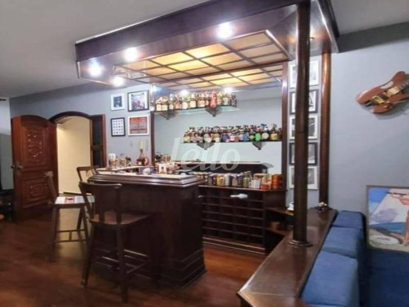 BAR de Casa para alugar, sobrado com 208 m², 4 quartos e 2 vagas em Santana - São Paulo