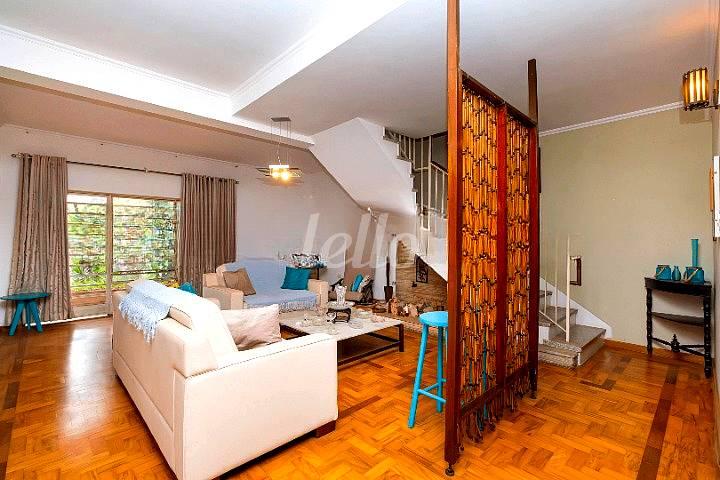 SALA de Casa à venda, sobrado com 262 m², 5 quartos e 6 vagas em Caxingui - São Paulo